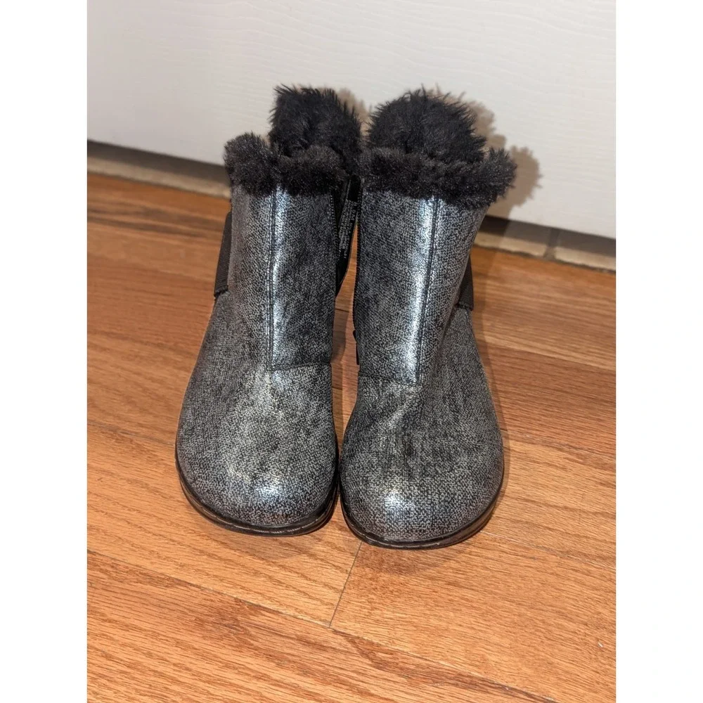 Cozy Cottage JBU by Jambu Faux Fur Vegan Ankle Boots Silver Black 8.5